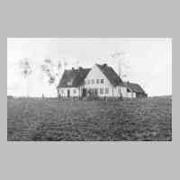 103-0022 Neue Schule in Starkenberg, 1938 in Betrieb genommen. Mit zwei Klassen, einer Lehrkueche, links und oben je eine Lehrerwohnung.jpg